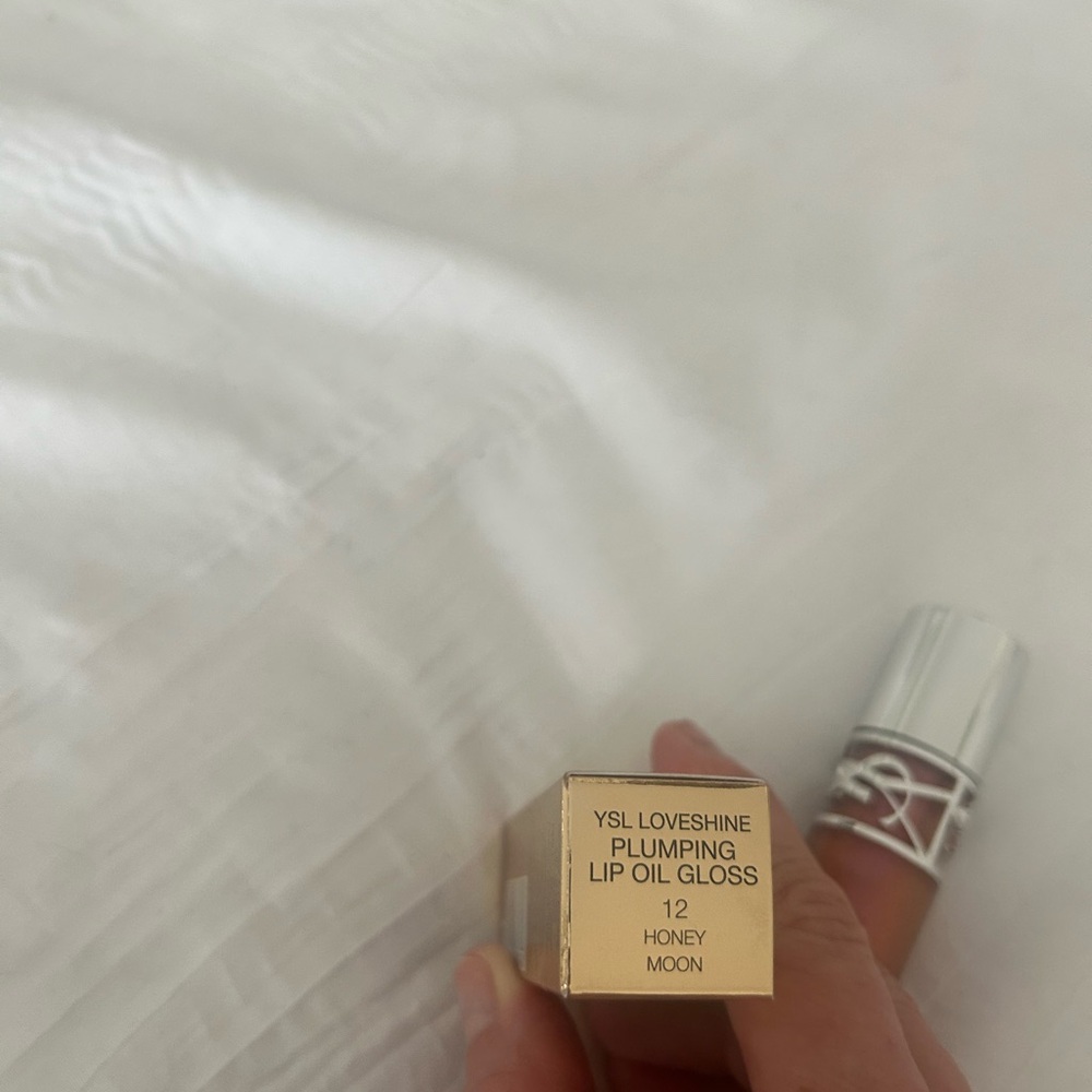 Yves Saint Laurent Loveshine Lip Oil Gloss - Shimmering Copper Peach - Picture 2 of 2